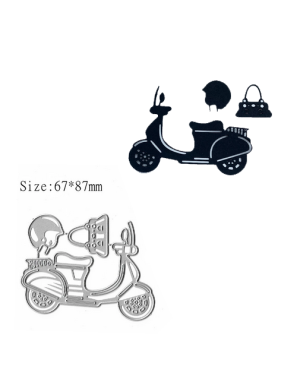 Die vespa avec son sac à main et son casque